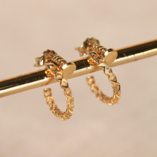 Meia Argola Prego Vazada Em Ouro Amarelo 