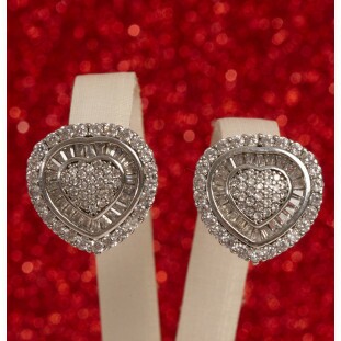 Brinco Coração Cravejado com Zircônia Baguete em Prata