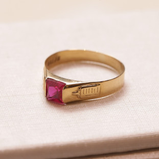 Anel ABC Com Rubi Em Ouro Amarelo