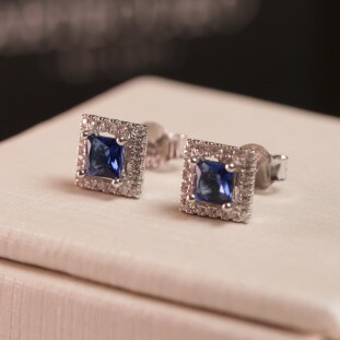 Brinco Quadrado Cravejado Com Zircônias Tipo Safiras Em Prata 