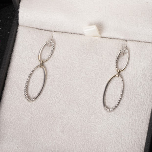 Brinco Elos Ovais Com Diamantes Em Ouro Branco