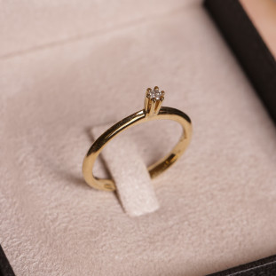 Anel Solitário Com Diamante Em Ouro Amarelo 