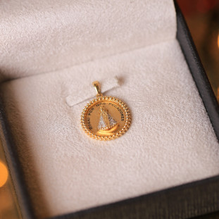 Pingente Nsa Senhora Aparecida Cravejado Com Diamantes  Em Ouro Amarelo 