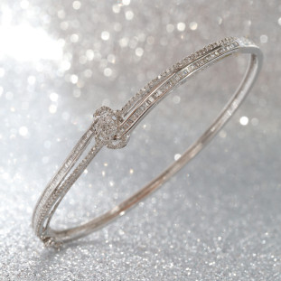 Bracelete Flor Cravejado Com Diamantes Em Ouro Branco