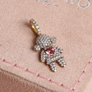 Pingente Menina Cravejado Com Diamantes e Turmalina Rosa Coração Em Ouro Amarelo 