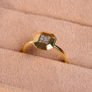 Anel Quadrado Facetado Cravejado Com Diamantes Em Ouro Amarelo 