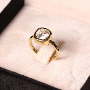 Anel Quadrado Com Moissanite Em Ouro Amarelo 