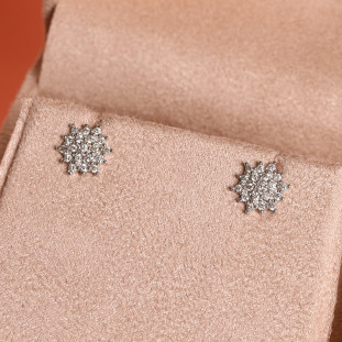 Brinco Chuveiro Flor Cravejado Com Diamantes Em Ouro Branco 