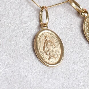 Pingente Nsa Sra das Graças Oval em Ouro Amarelo