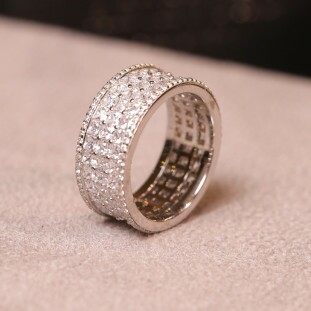 Anel Largo Inteiro Cravejado Com Zircônias Em Prata