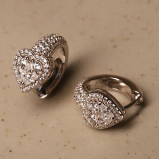 Argola Coração Pavê Cravejada Com Zircônia Em Prata