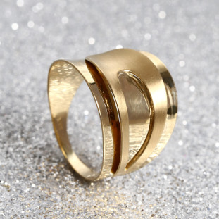 Anel Largo Com Detalhe Fosco Em Ouro Amarelo