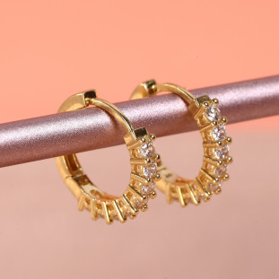 Argola Redonda Com Zircônias Em Ouro Amarelo