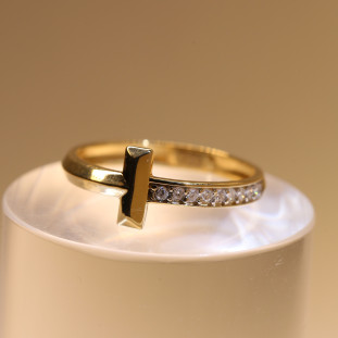 Anel T Fechado Cravejado Com Diamantes Em Ouro Amarelo