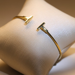 Bracelete T Aberto A Em Ouro Amarelo 