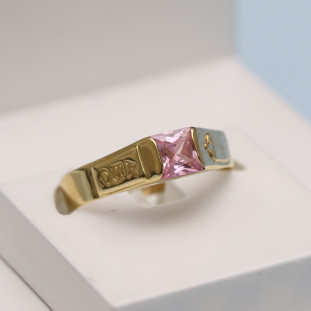 Anel A B C Carre Com Pedra Rosa Sintetica Ouro Amarelo 