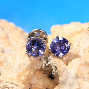 Brinco Solitário Com Tanzanitas Em Ouro Branco 