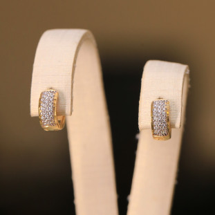 Argola Mine Vazada Cravejada Com Zircônias Em Ouro Amarelo 