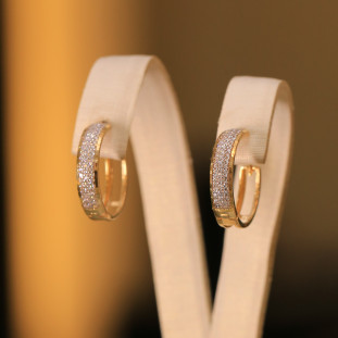 Argola Vazada Cravejada Com Zircônias Em Ouro Amarelo 