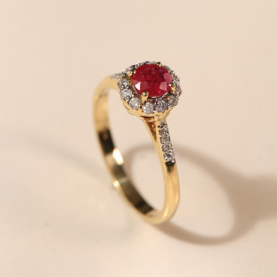 Anel De Formatura Cravejado Com Rubi e Diamantes Em Ouro Amarelo 