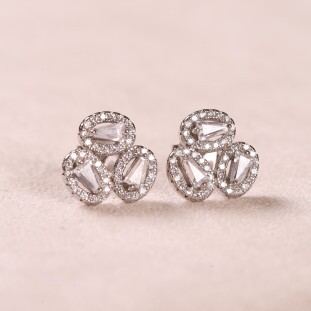 Brinco Trio Oval Cravejado Com Zircônias Em Prata 