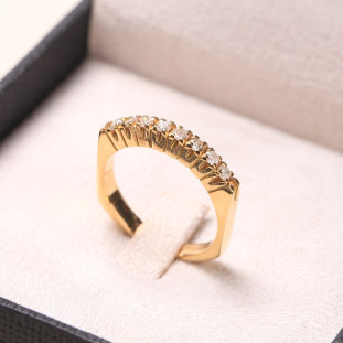 Meia Aliança Cravejado Com Diamantes Em Ouro Amarelo 