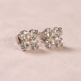 Brinco Trevo Corações Cravejado Com Zircônias Em Prata 