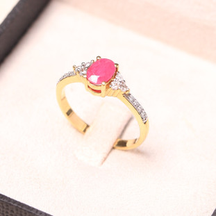 Anel de Formatura Oval Cravejado Com Rubi e Diamantes Em Ouro Amarelo 