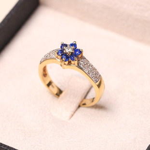 Anel Formatura Cravejado Com Safira  e Diamantes Em Ouro Amarelo