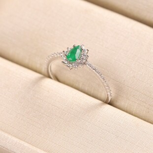 Anel Gota Cravejado Com Zircônia Verde Em Prata