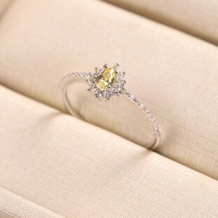 Anel Gota Cravejado Com Zircônia Amarela Em Prata