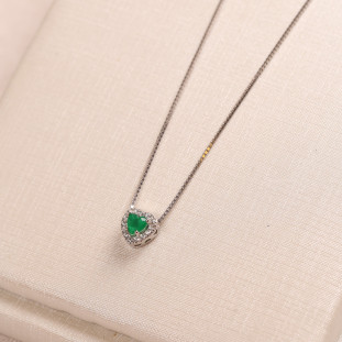 Gargantilha Coração Cravejado Com Zircônia Tipo Esmeralda Em Prata 