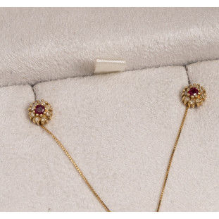 Brinco Flor com Diamante e Rubi em Ouro Amarelo