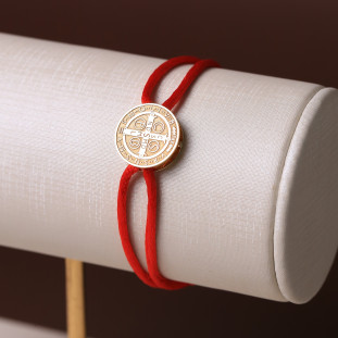 Pulseira Fio De Seda Com Pingente Mandala São Bento Em Ouro Amarelo 