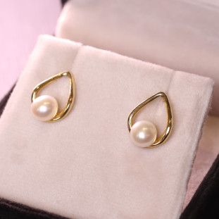 Brinco Gota Vazado Com Pérolas Em Ouro Amarelo