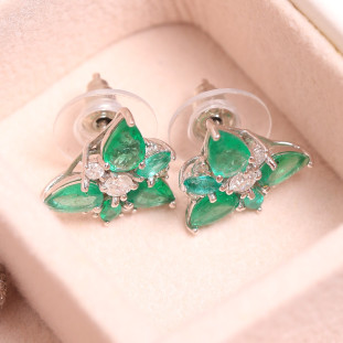 Brinco Gotas Cravejado Com Esmeraldas e Diamantes Em Ouro Branco