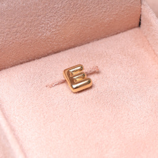 Pingente Letra E Boleada e Vazada no Verso Em Ouro Amarelo 