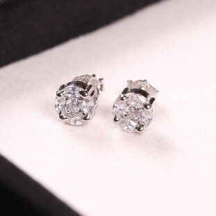 Brinco Redondo Cravejado Com Zircônias Em Prata 