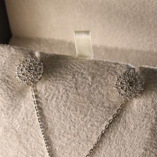 Brinco Chuveiro Redondo Cravejado Com Diamantes Em Ouro Branco