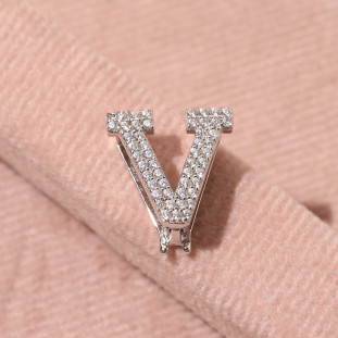 Pingente Riviera Letra V Cravejado Com Zircônias Em Prata 