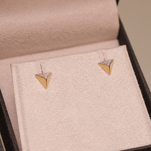 Brinco Triangular Cravejado Com Zircônias Em Ouro Amarelo 