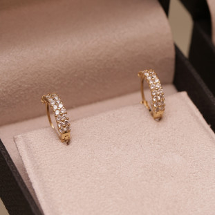 Argola Cravejada Com Diamantes  Em Ouro Amarelo 