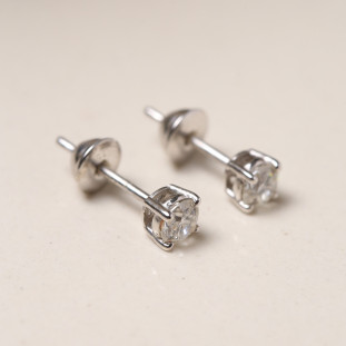 Brinco Solitário Com Diamantes Em Ouro Branco 