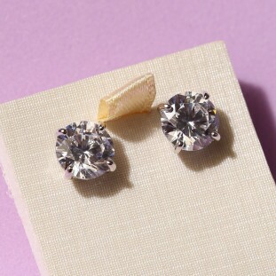 Brinco Solitário Com Zircônia Em Prata