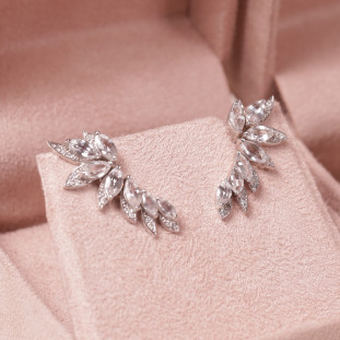 Brinco EarCuff Cravejado Com Safiras Brancas e Diamantes Em Ouro Branco 