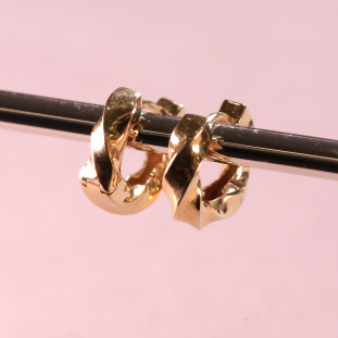 Argola Torcida Média Em Ouro Amarelo 