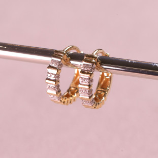 Argola  Detalhada Cravejada Com Zircônias Em Ouro Amarelo 