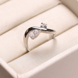 Anel Ondulado Com Zircônias Gota e Circulo Em Prata