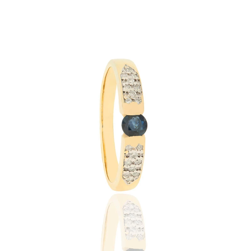 Anel com Safira e Diamantes em Ouro Amarelo