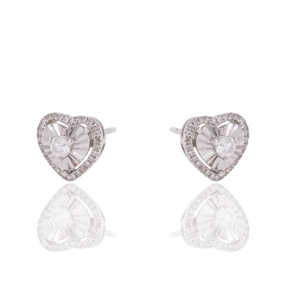 Brinco Coração Pequeno Com Diamantes em Ouro Branco